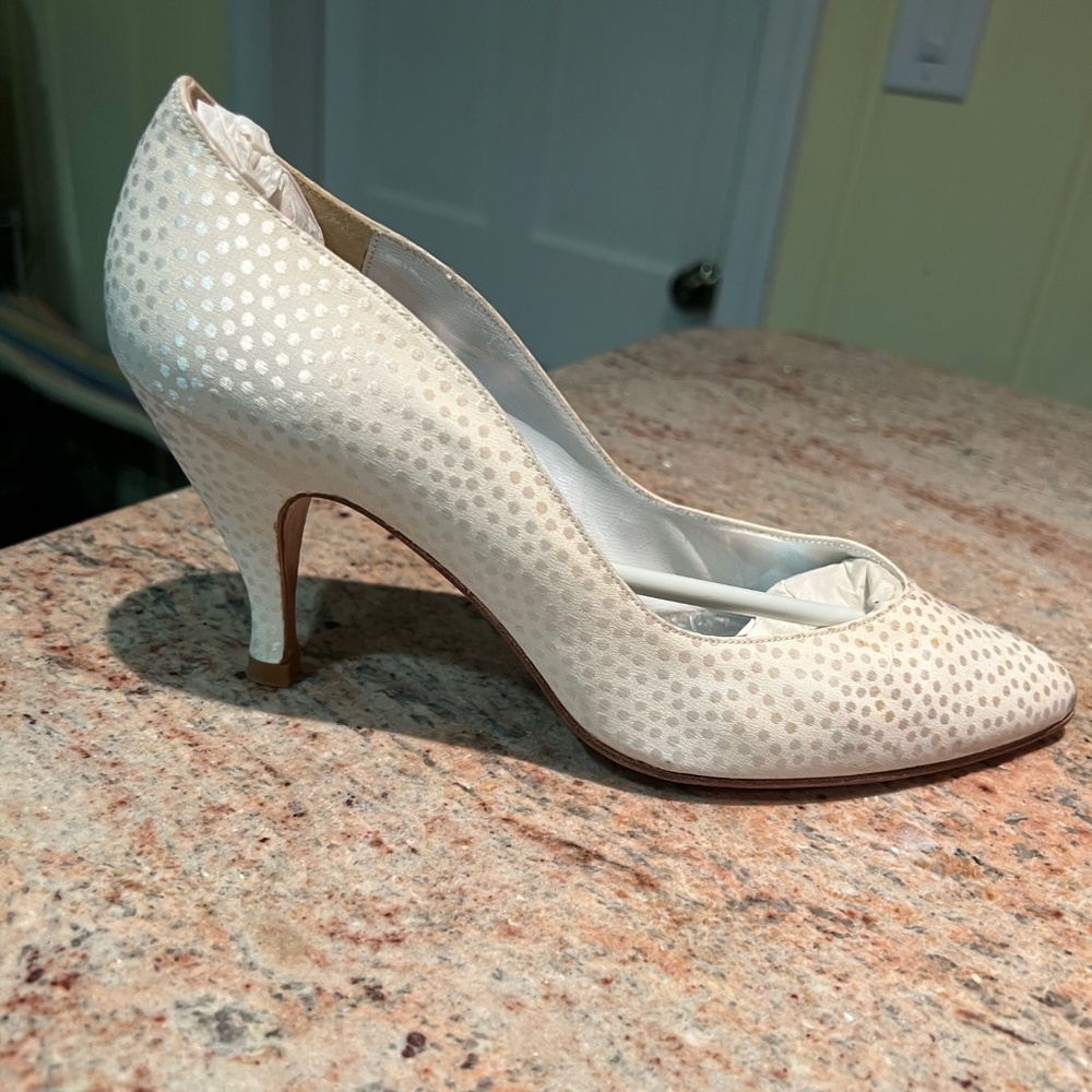 Stuart Weitzman Off White Shoes size 8.5 B